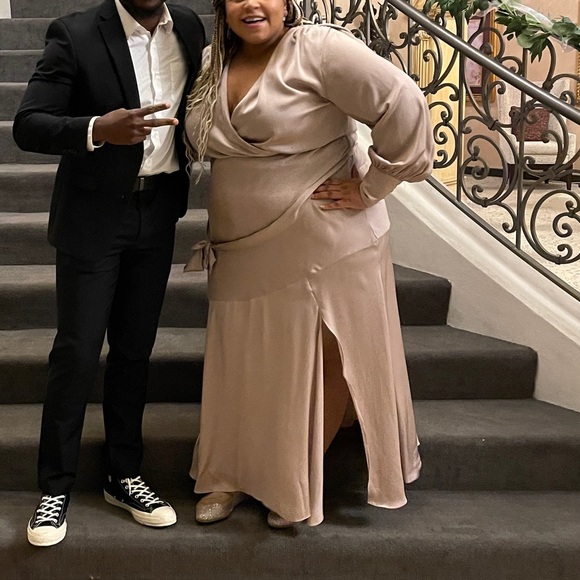 Elegant Mauve Maxi Dress EUC elegant scandigirl satin formal evening silver tan - Picture 4 of 8